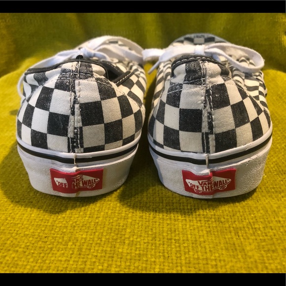 (SOLD) Checkered Vans - Picture 4 of 5
